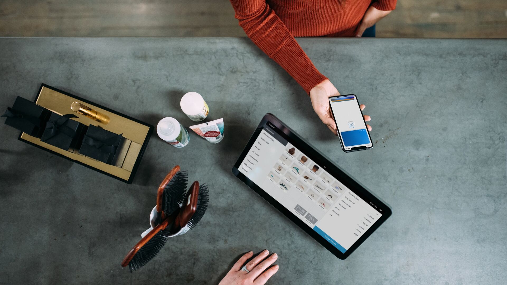 Fintech, smartphone digital banking