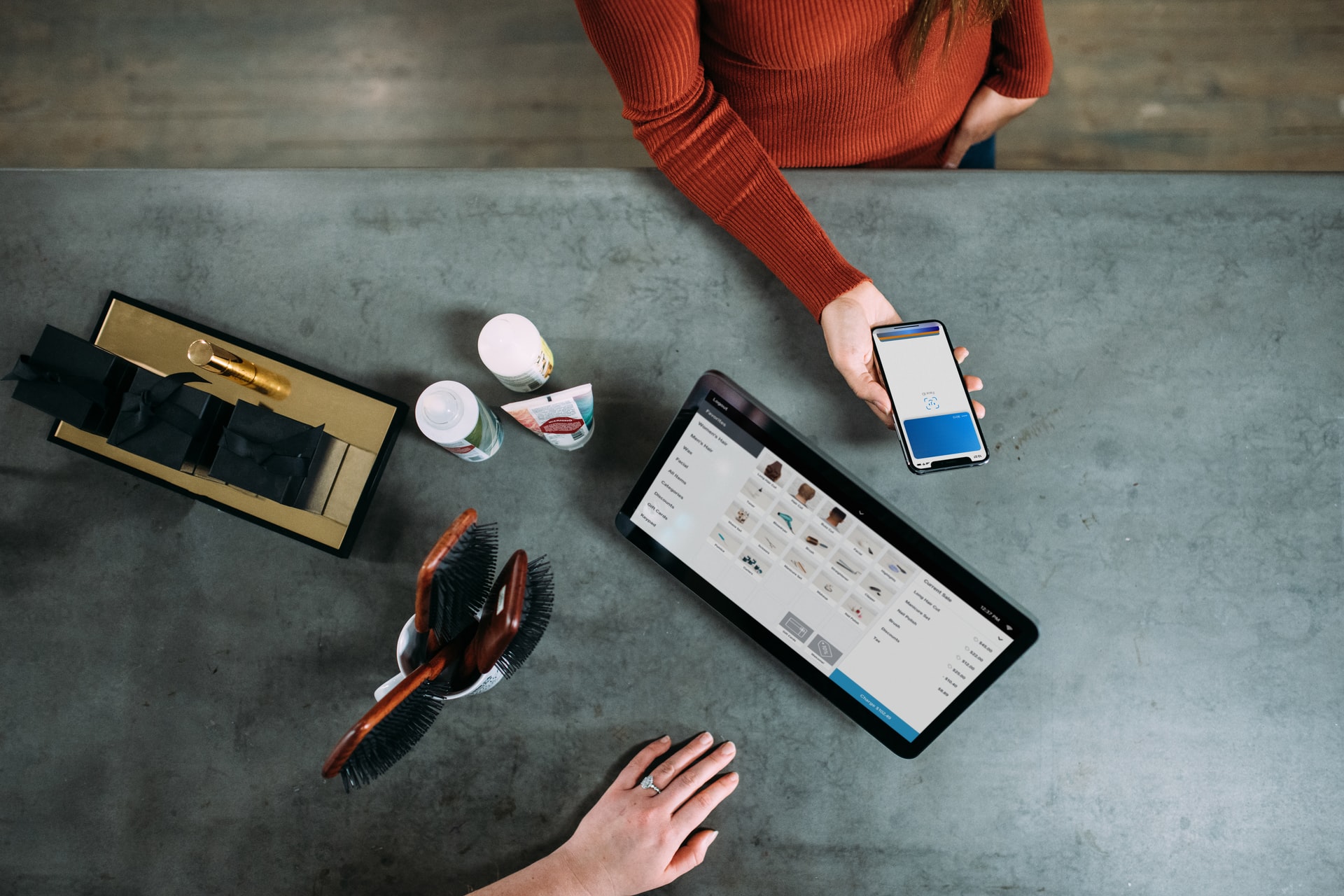 Fintech, smartphone digital banking