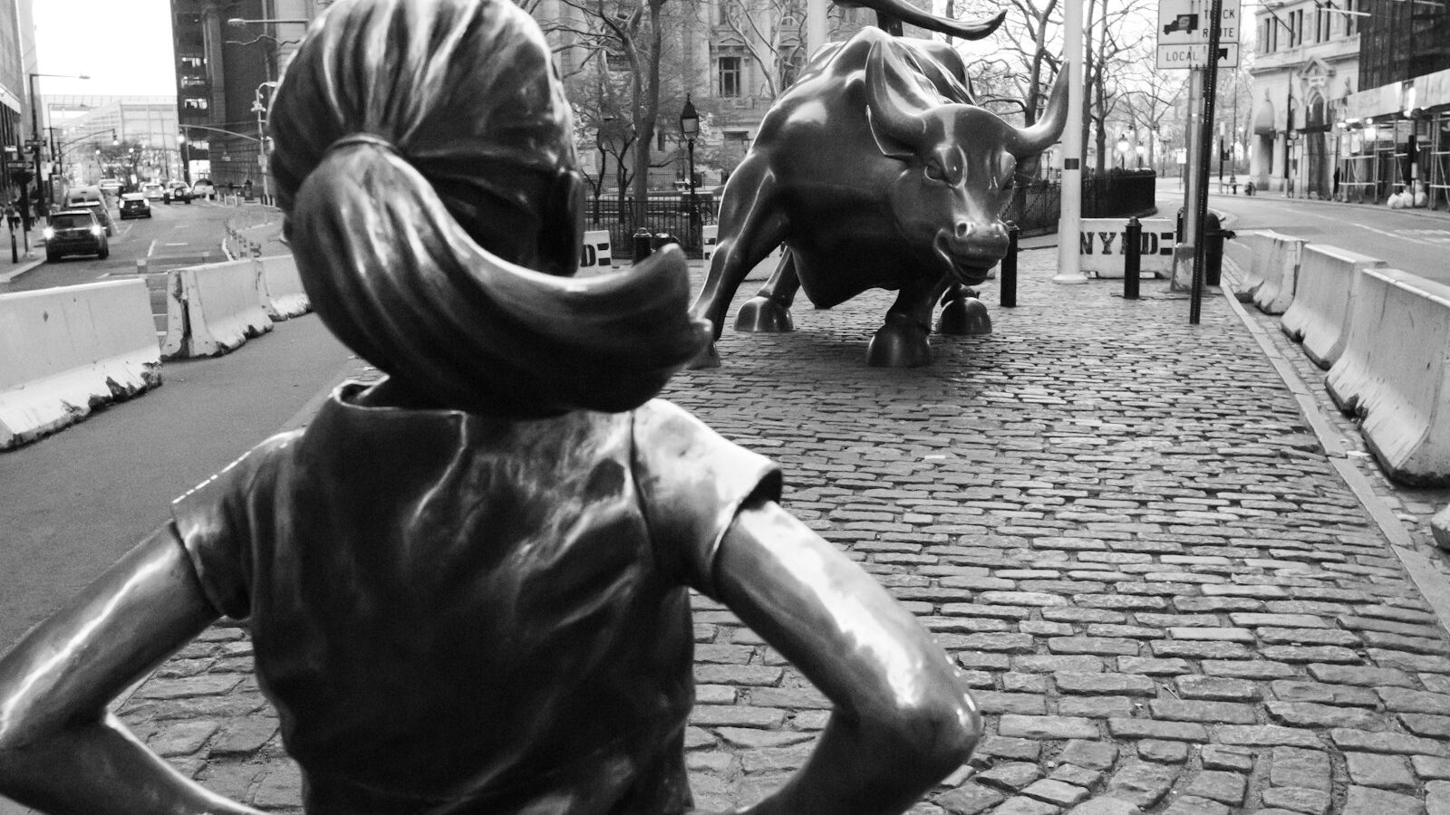grayscale photo of statue of man