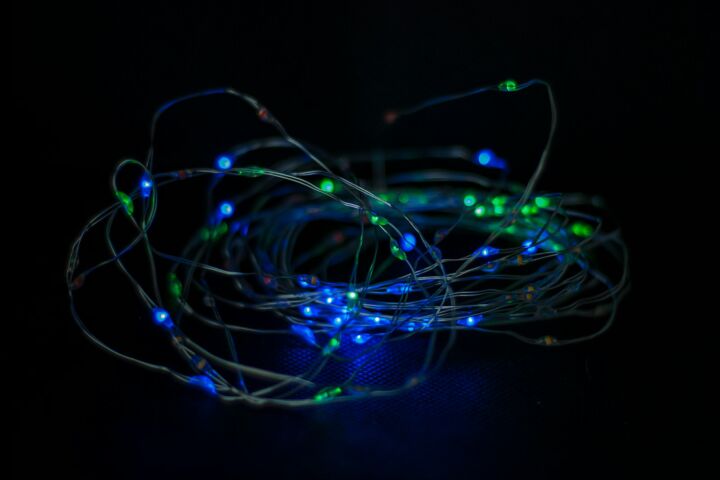 a bunch of lights that are on a table