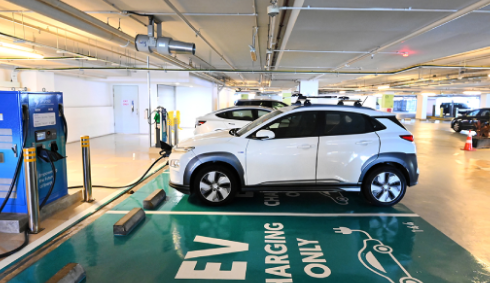 Singapore EVs Surpass Combustion Cars in Q1 2026: Record 57.6% Market Share Milestone