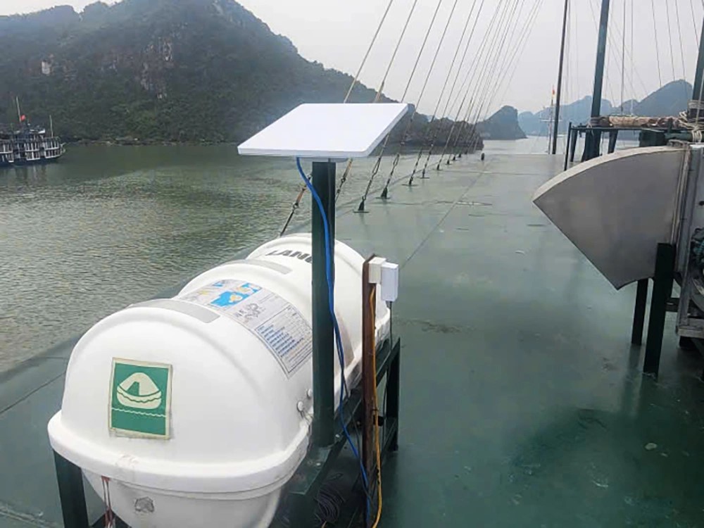 Vietnam Fines Cat Ba Tourism Vessel $2,700 for Illegal Starlink Internet Amid Strict Satellite Regulations