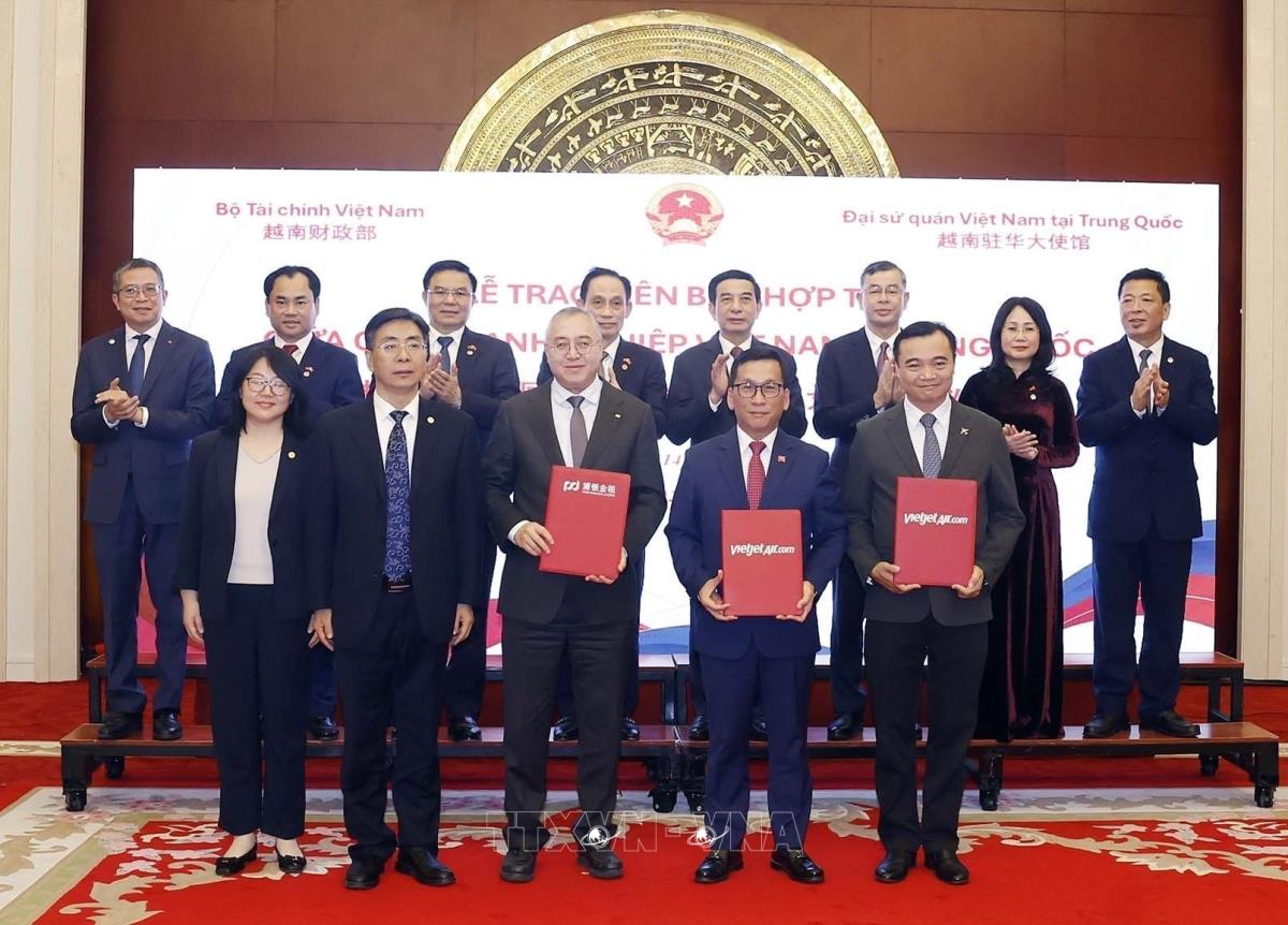 Vietjet Secures Lease for 10 COMAC C909 Aircraft from Chinese Lessor, Boosting Vietnam-China Aviation Ties