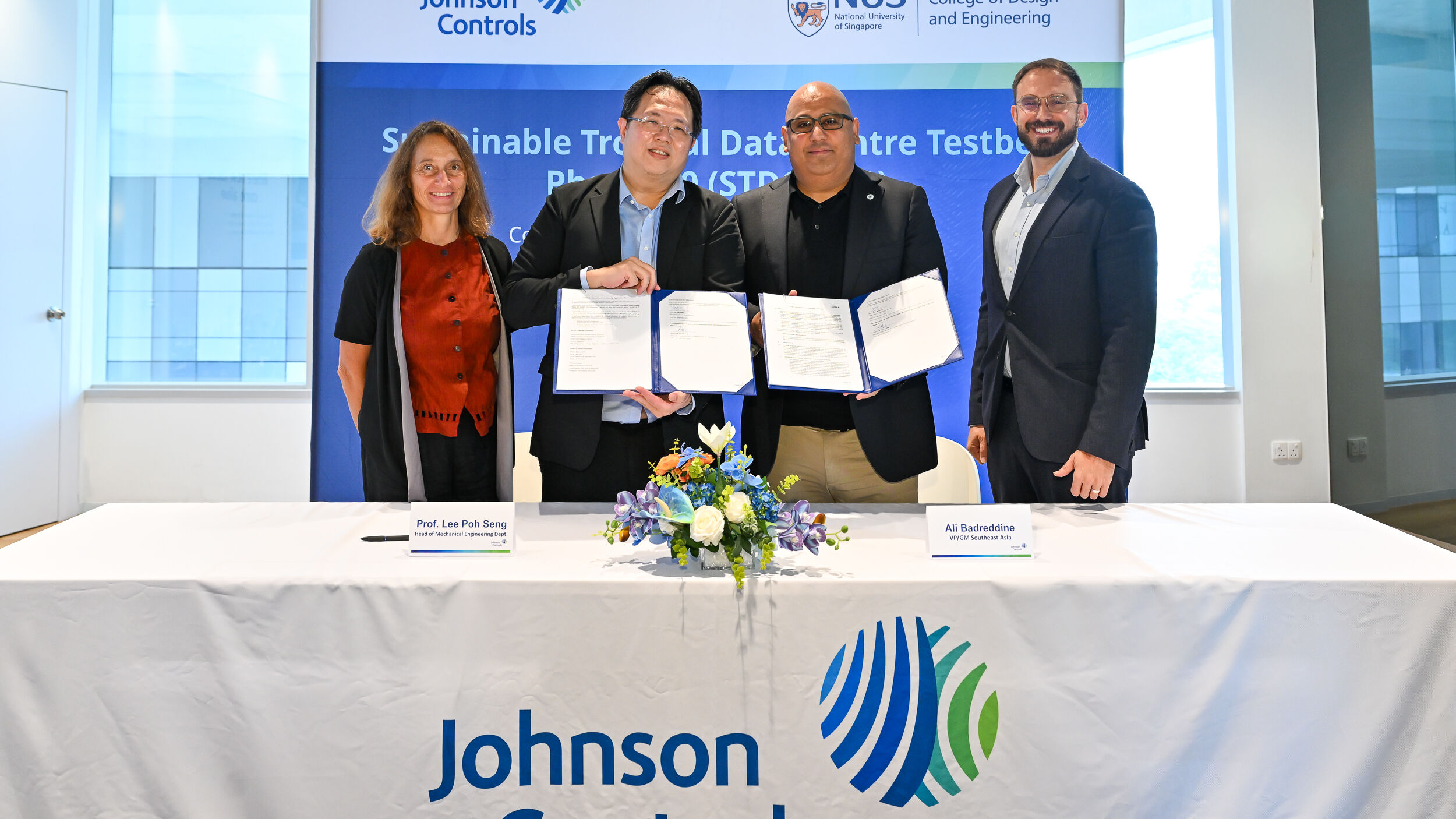 Johnson Controls and NUS representatives at the STDCT 2.0 signing ceremony