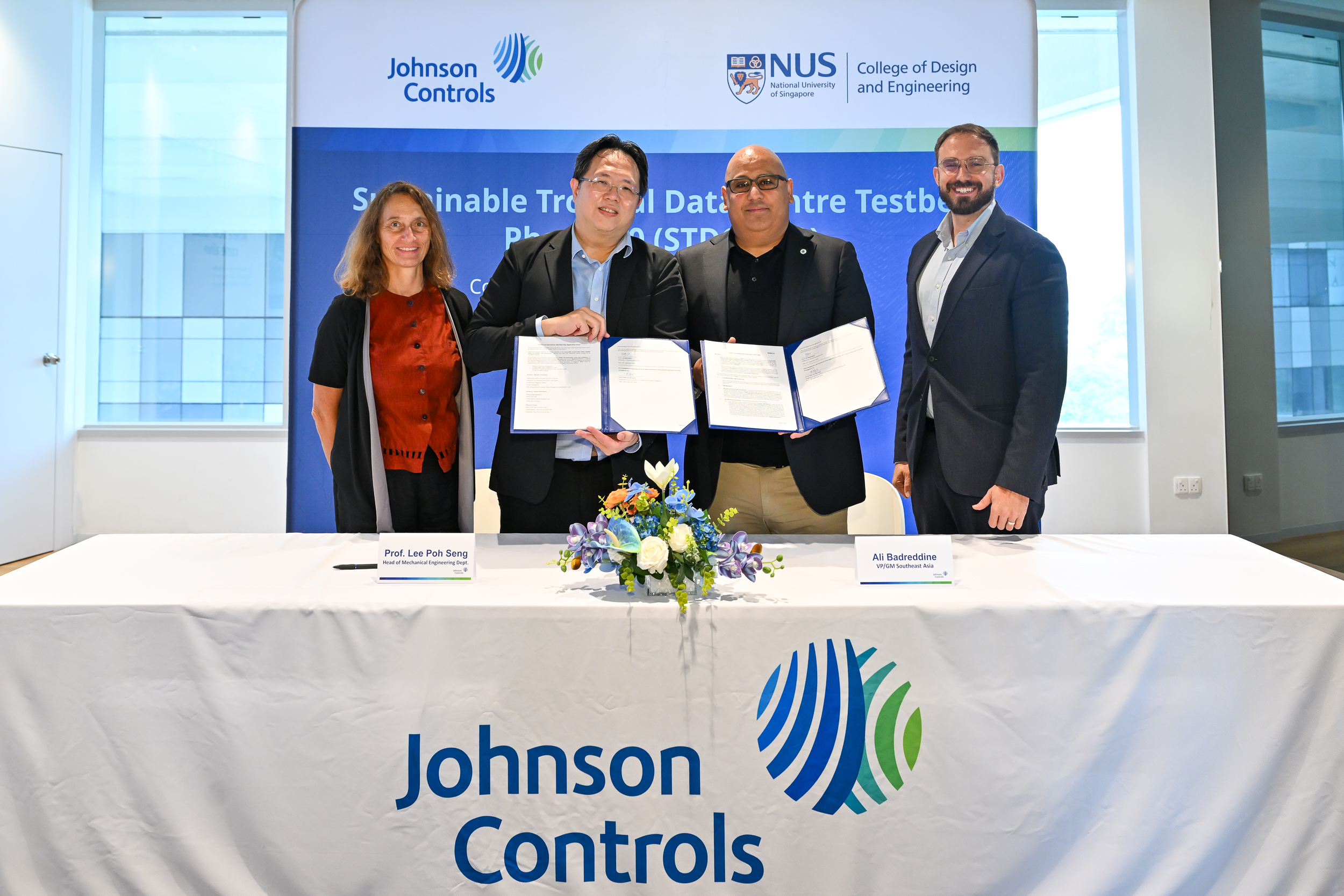 Johnson Controls and NUS representatives at the STDCT 2.0 signing ceremony